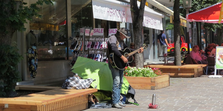 A street musician in Zell am See, one of the best places to celebrate Valentine’s Day in Austria