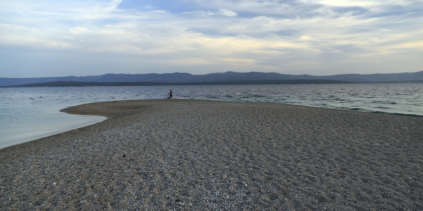 A picture of Golden Horn beach, which is perfect for relaxation.