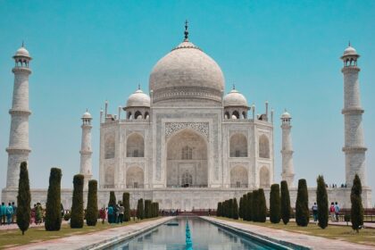 explore the romantic spaces of the city with these places to visit in Agra for couples