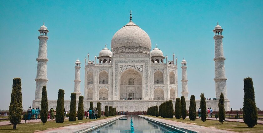 explore the romantic spaces of the city with these places to visit in Agra for couples