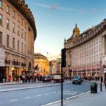 An Image of the people walking and shopping in the market, in the streets of London.