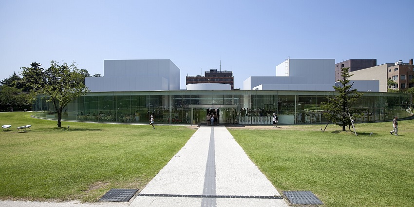 21st Century Museum of Contemporary Art is an innovative museum with striking art displays.