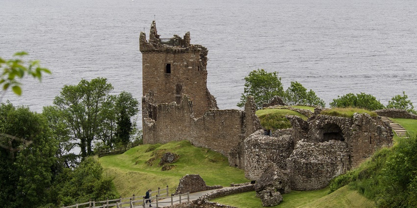 Valentine’s Day in Wales at the historic castle with luxurious suites and breathtaking views.