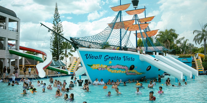 Families enjoying the wave pool of Anandi Water Park in Lucknow, Uttar Pradesh