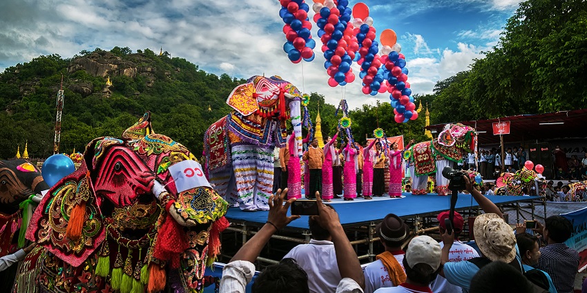 Visit this Elephant Festival in Jaipur, Rajasthan for once in a lifetime experiences.
Viewers of this file can see comments and suggestions