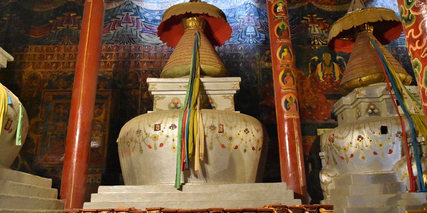 The Sakya Monastery has paintings on its walls in the form of murals and Thangkas.