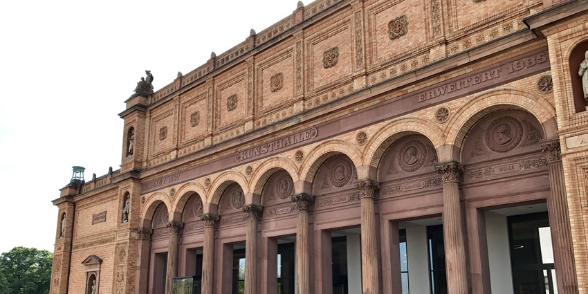 An image of the mesmerising architecture of Kunsthalle Hamburg, a renowned art museum in the city.