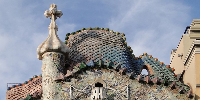Admire the stunning architecture of Casa Batllo, one of the things to do in Barcelona.