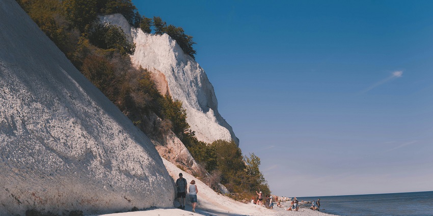 An image of the white cliffs at Møns Klint, a famous place for Valentine's Day.