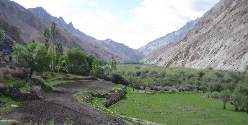 An image of Markha Valley Trek, one of the best places for adventure trekking in India