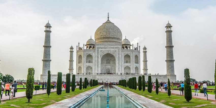 An image of the Taj Mahal in Agra, one of the best places to visit in September in North India