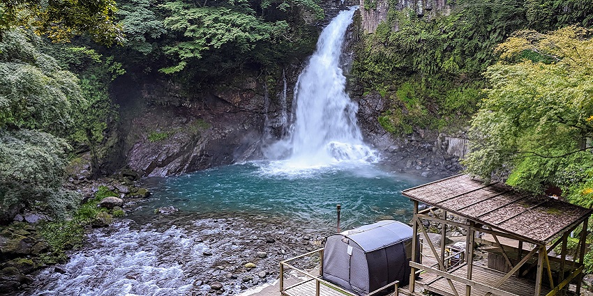 Relax with your partner at Korona Onsen’s soothing natural hot springs in Japan.