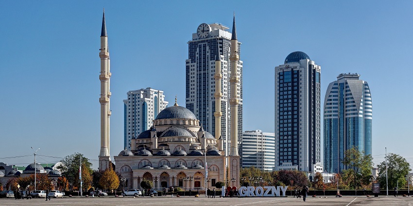 Akhmad Kadyrov is among the largest mosques in Russia with intricate architecture.
