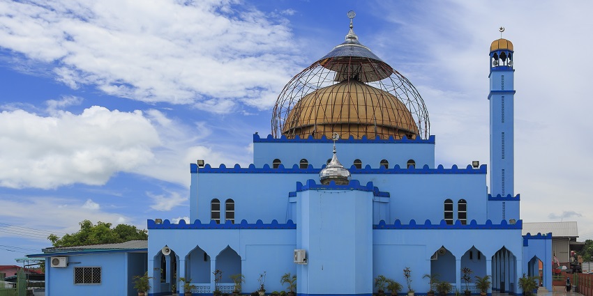 The beautiful structure of Al-Asifyah Mosque, associated with a palace, old courts and school buildings.