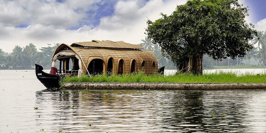 Alleppey is one of the most famous places to visit for honeymoon in December in India.