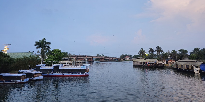The amazing picture of the boathouse near the shore of the backwaters in Alleppey.