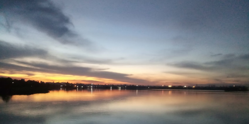 The view of the beautiful sunset over the lakes in Chennai gives the sky its colours