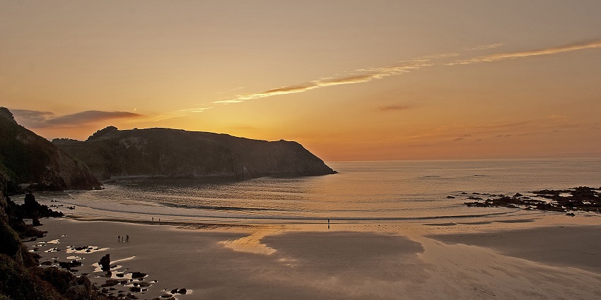 Amio Beach is the best beach in Cantabria, rich in vegetation and surrounded by cliffs.