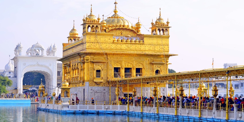 An image of the Golden Temple, one of the places to visit in February in North India.