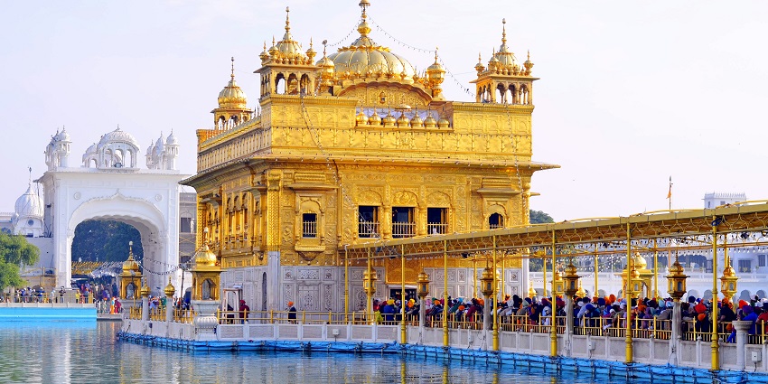 An image of the Golden Temple in Amritsar, one of the places to travel in September in North India