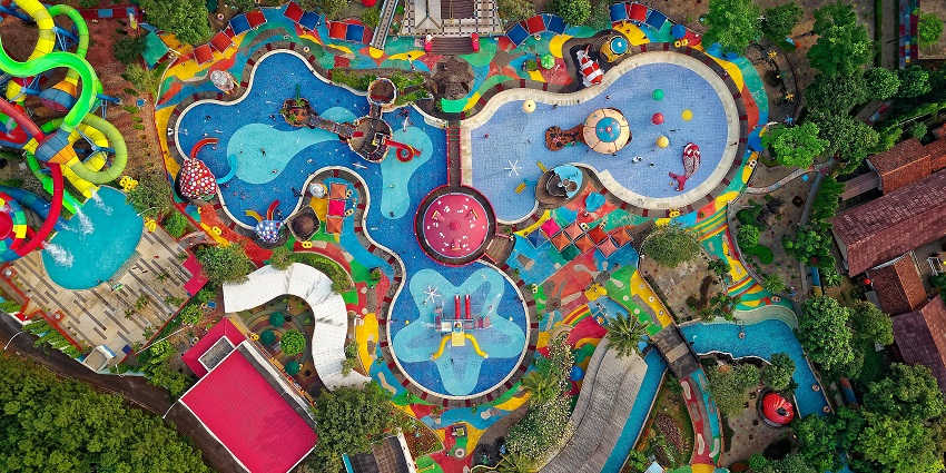 Aqua World boasts a variety of water slides, and wave pools making it a perfect getaway.