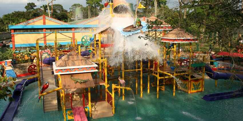 Fun water slides at the Aquopolis Costa Daurada in Spain
