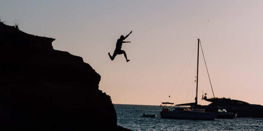 Popular cliff diving and snorkelling spot with stunning views
