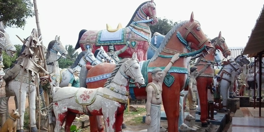 Arulmigu Thoppu Karuppasamy Kovil celebrates traditions deeply rooted in Virudhunagar.