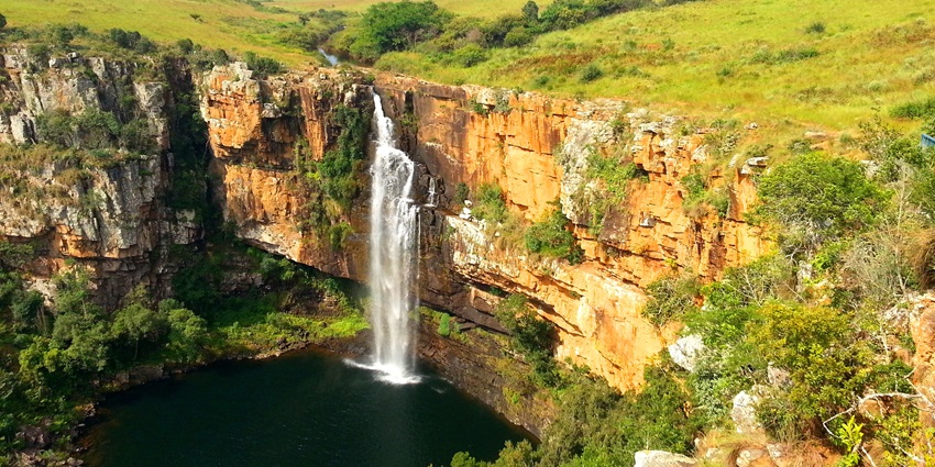 Captivating cascading waterfall in Nigeria’s Plateau State, popular for picnics, sightseeing, and nature photography.