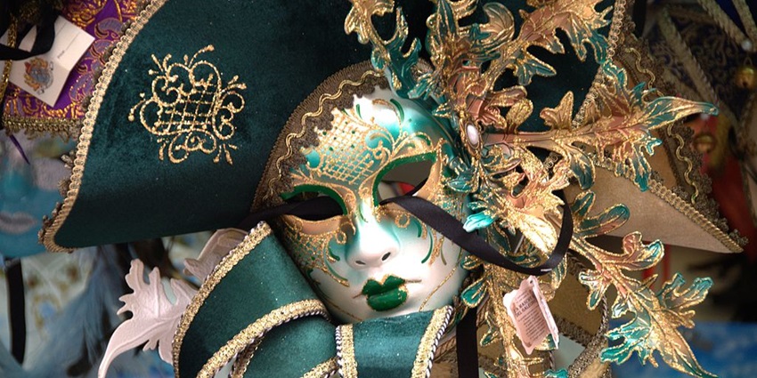 Experience the mask-making workshop, a unique thing to do in Venice