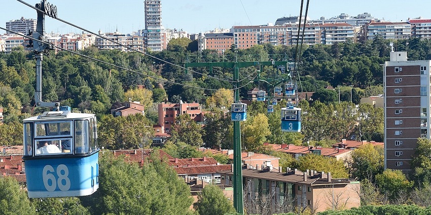 Among the best things to do in Madrid in November is a cable car ride offering autumn views over Madrid’s skyline.