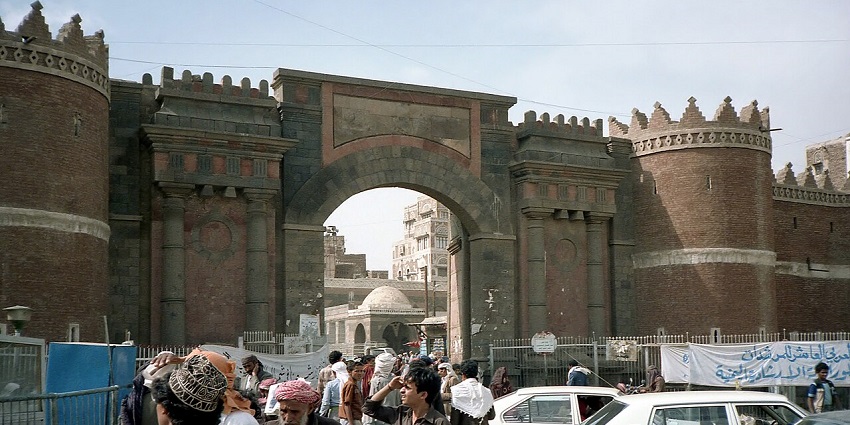 A 1000-year-old Bab al-Yemen known as the Gate of Yemen, is the oldest and busiest area.