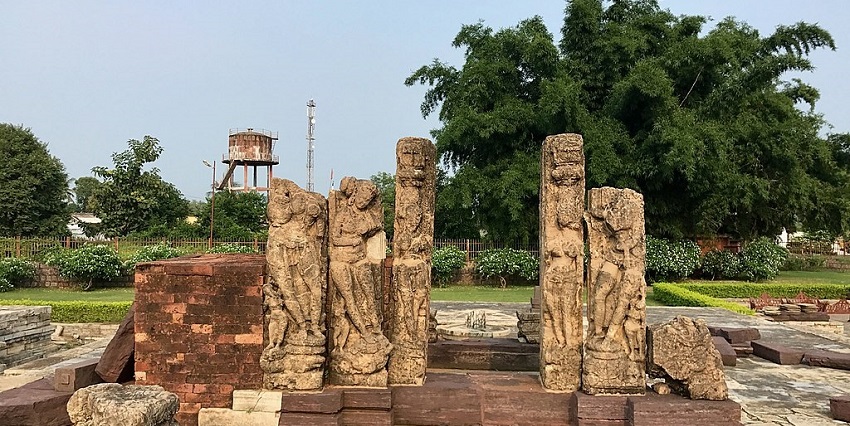Image of old Baleshwar temple architecture - explore one of the best places to visit in Lohaghat