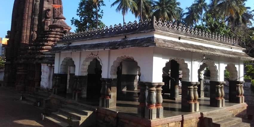 Daksha Prajapati Temple, Banapur, Balugaon, Odisha and detailed architecture with flags on top