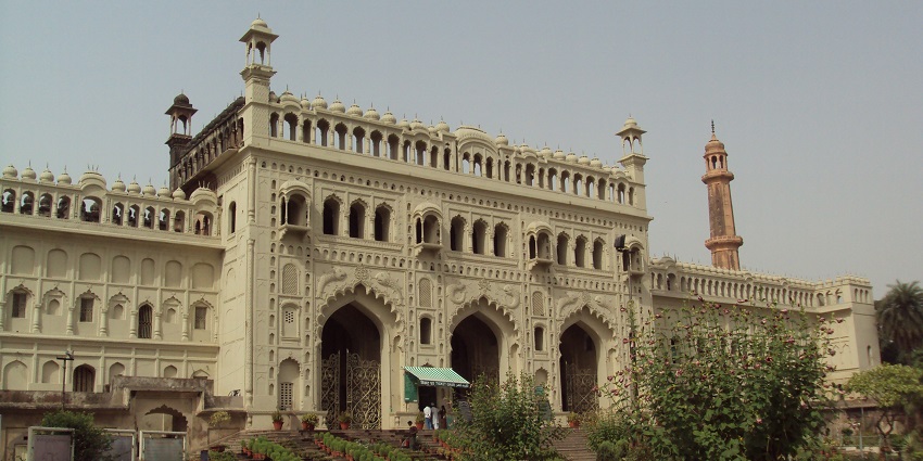 The huge mansion of Bara Imambara located near Anandi Water Park in Lucknow