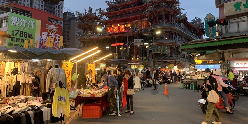Discover local crafts, street food, and bustling night vibes at the popular Barakat Bazaar.