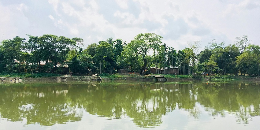 A picture of the largest artificial lake in India during the best time to visit.