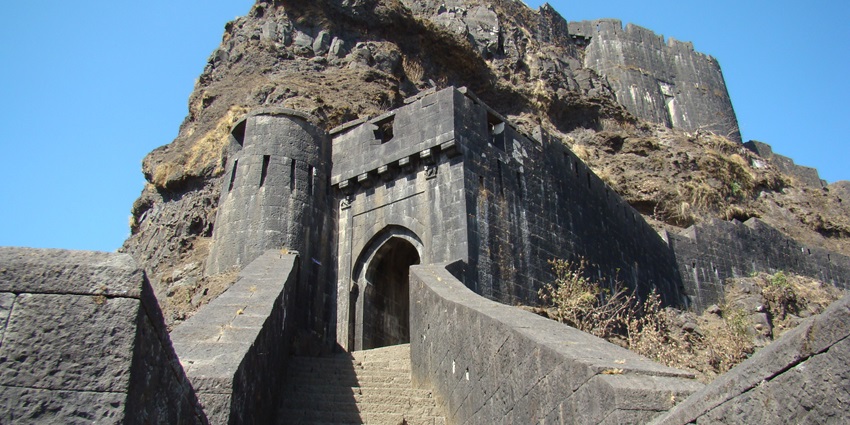 The best time to visit the fort Maharashtra is from November to February, for exploration.