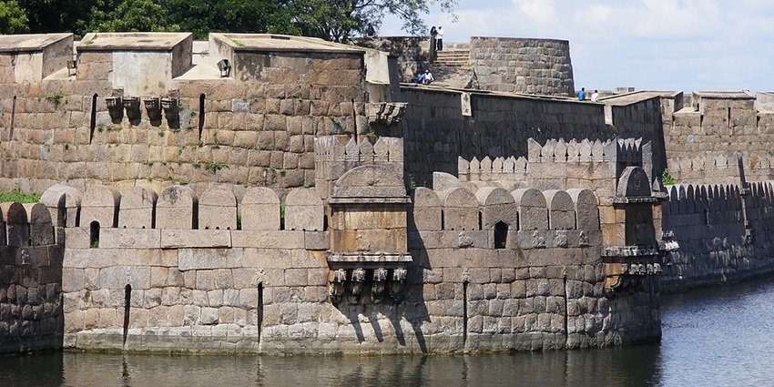 The best time to visit Vattakottai Fort Tamil Nadu is in October and March.