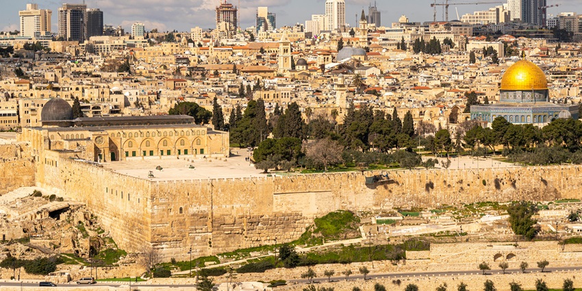 The best time to visit Solomon Temple is from April to June and September to November.