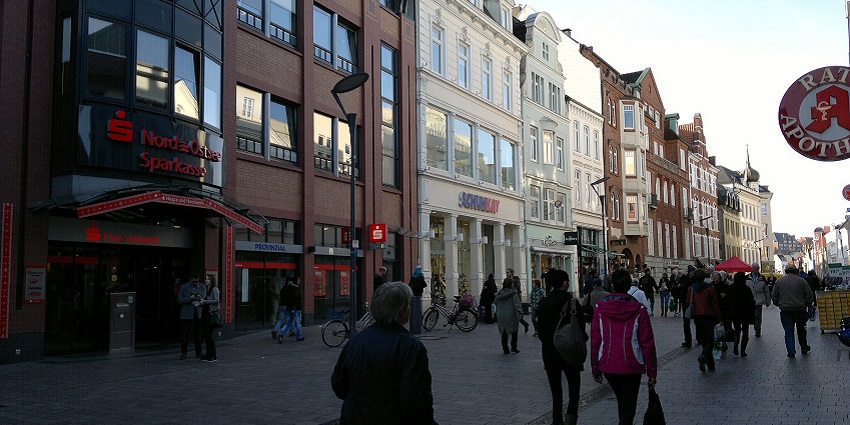 An image showing shoppers enjoying the vibrant atmosphere of a Germany shopping street.