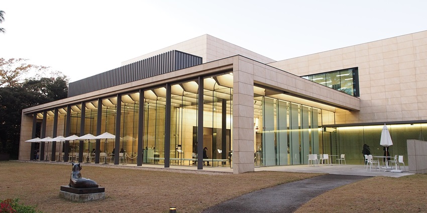 The best time to visit the Tokyo Art Museum is March to May and September to November.