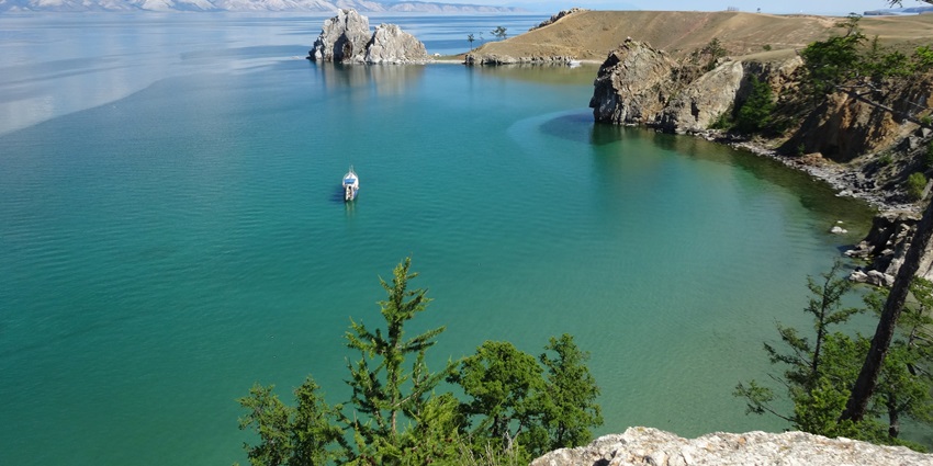 Olkhon Island cuisine features fresh omul fish, Buryat dumplings, and Siberian specialities.