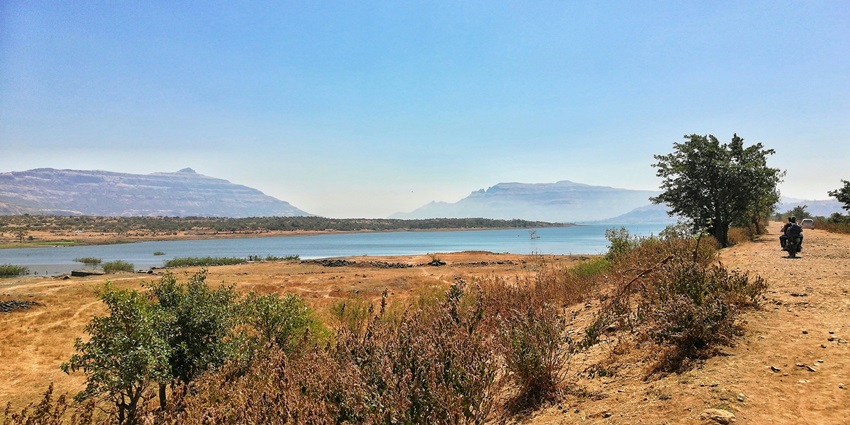 An image of Bhandardara, a picturesque hill station and tranquil retreat near Nashik.
