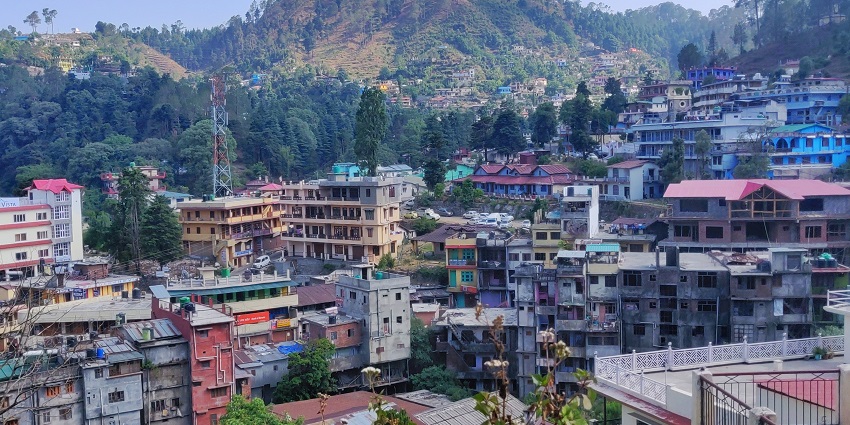 Image of Bhowali City amidst mountains and building on mountains