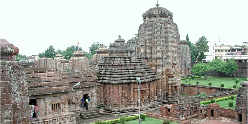 Bhubaneshwar’s temples, caves, and parks are perfect family destinations.