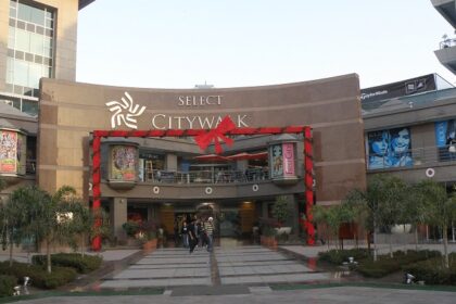 Lovely decorations and a bow at the entrance of the biggest shopping mall in Delhi