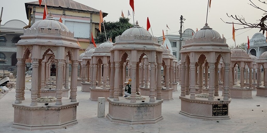 Hidden in nature, this gem is a spiritual escape among Shiva temples in Haridwar.