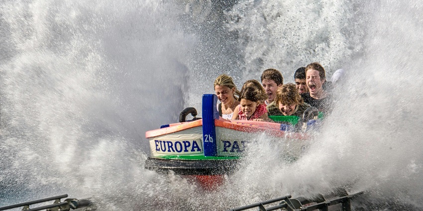 One of the biggest water parks is Birsa Munda Water Park, which is situated in Deoghar.