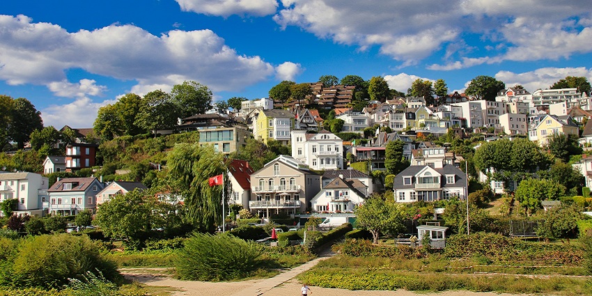 An image of the scenic view of Hamburg-Blankenese, a neighbourhood in Hamburg.